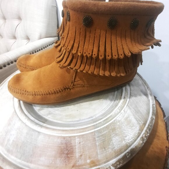 Minnetonka Leather Ankle Moccasins with Fringe Size 9 - Picture 5 of 8